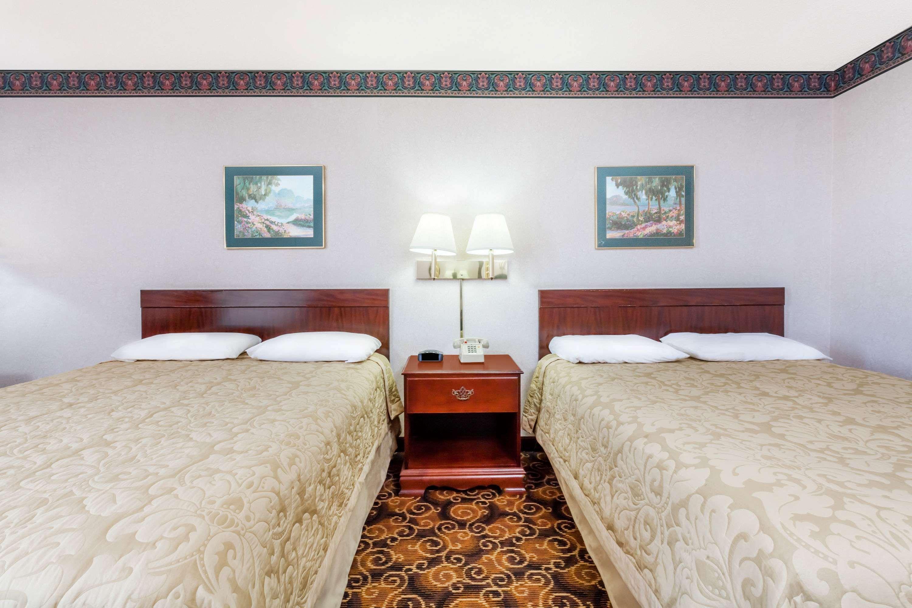 Super 8 By Wyndham Evansville North Stacer Экстерьер фото