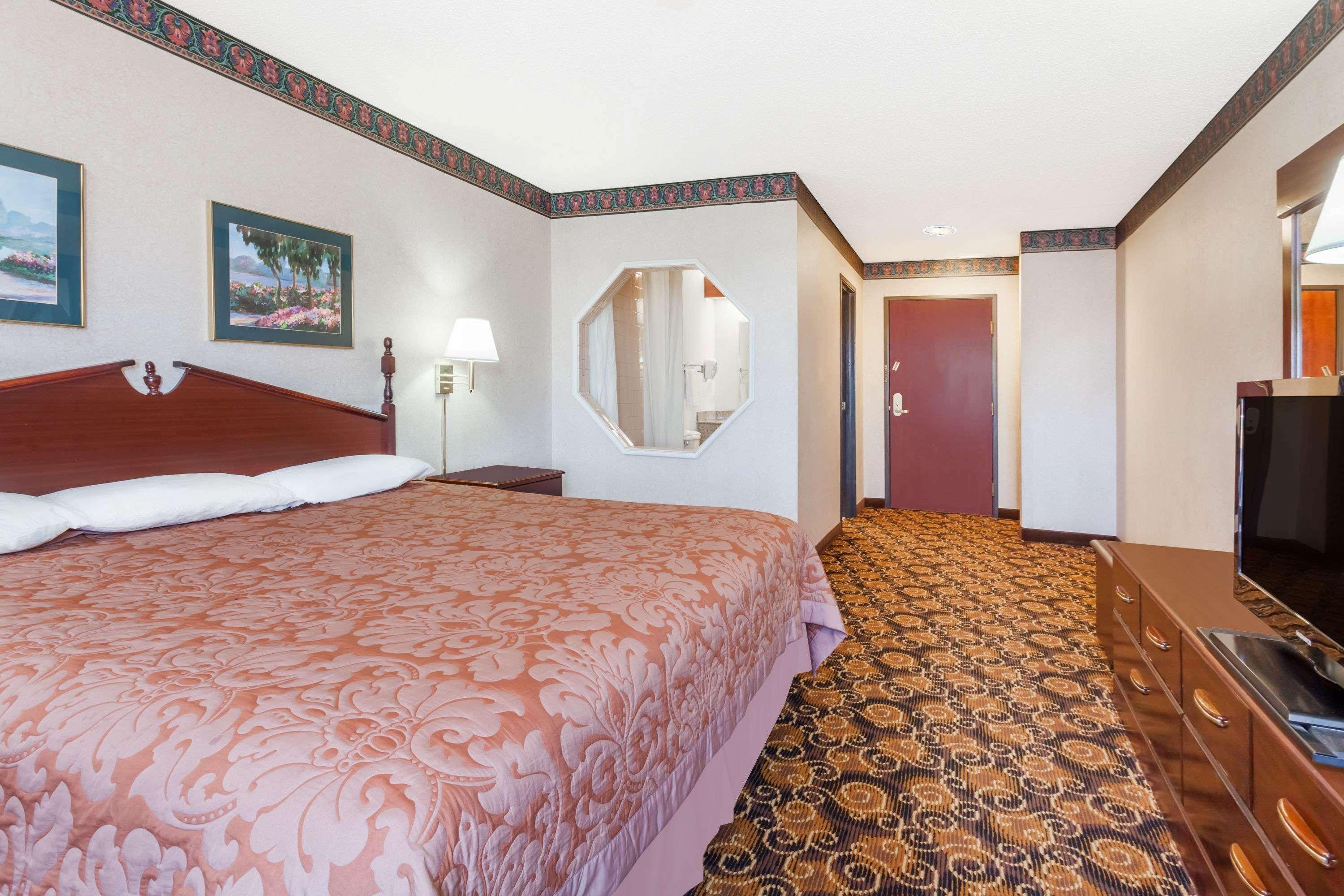 Super 8 By Wyndham Evansville North Stacer Экстерьер фото