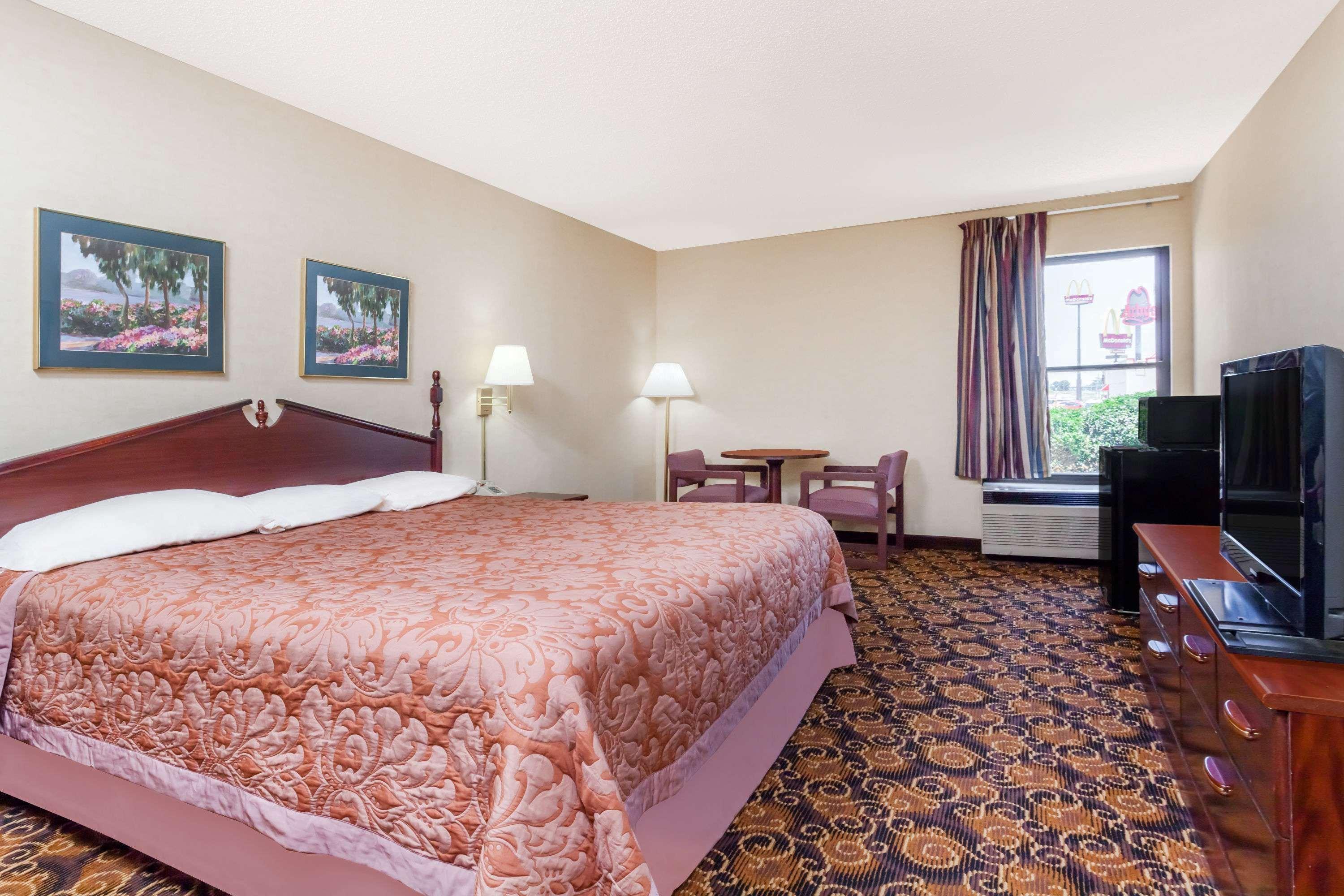 Super 8 By Wyndham Evansville North Stacer Экстерьер фото