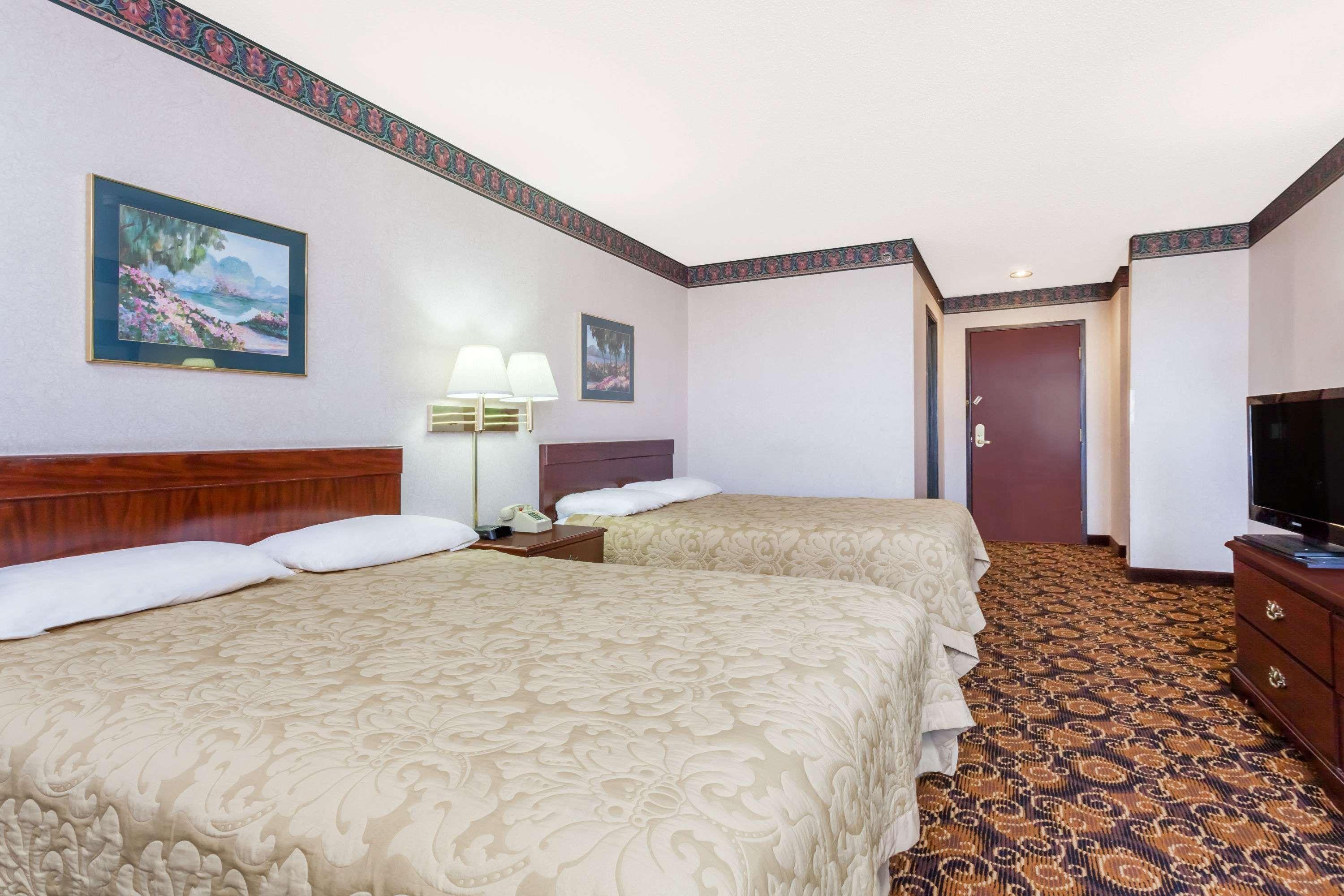 Super 8 By Wyndham Evansville North Stacer Экстерьер фото