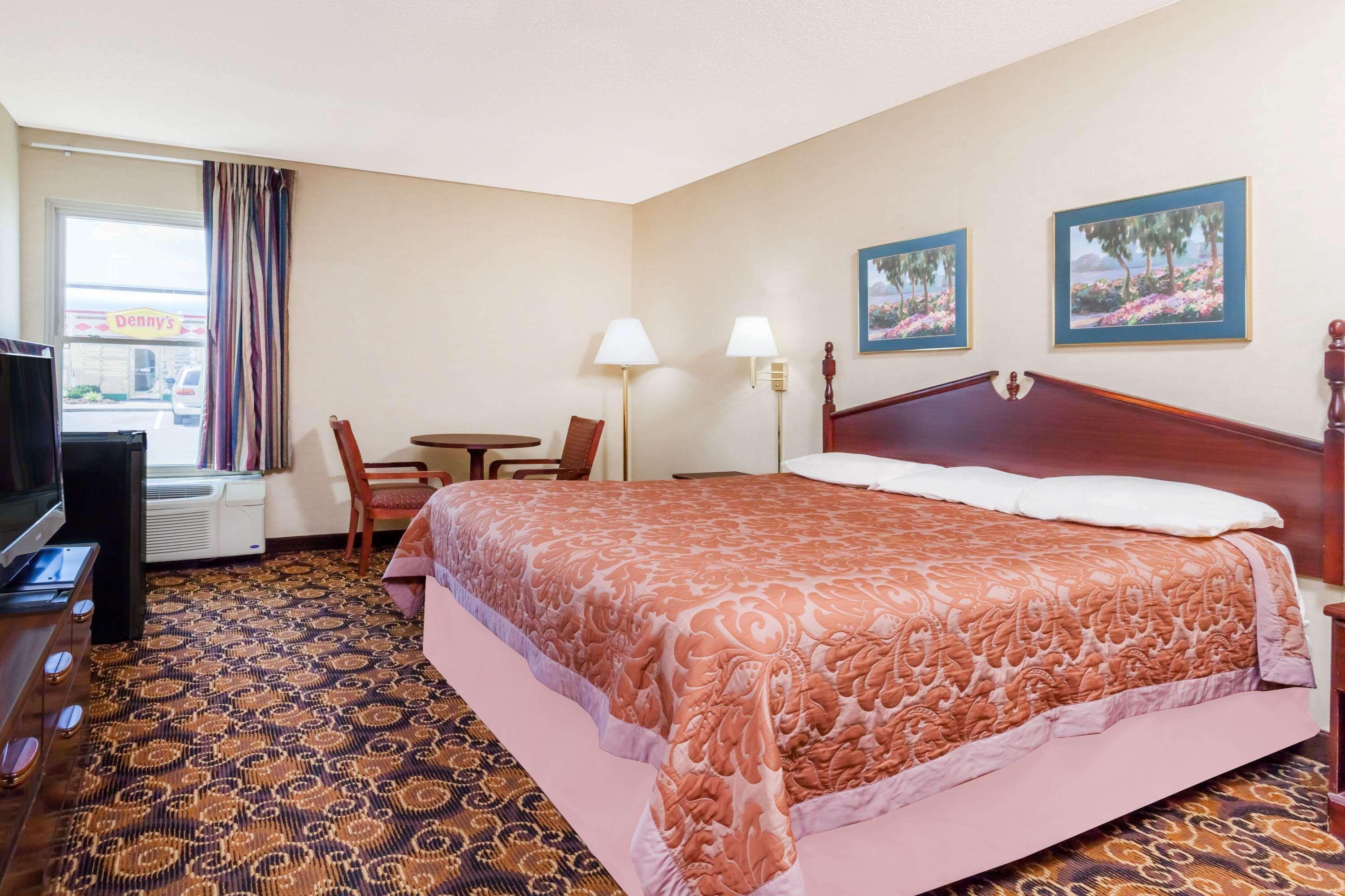 Super 8 By Wyndham Evansville North Stacer Экстерьер фото