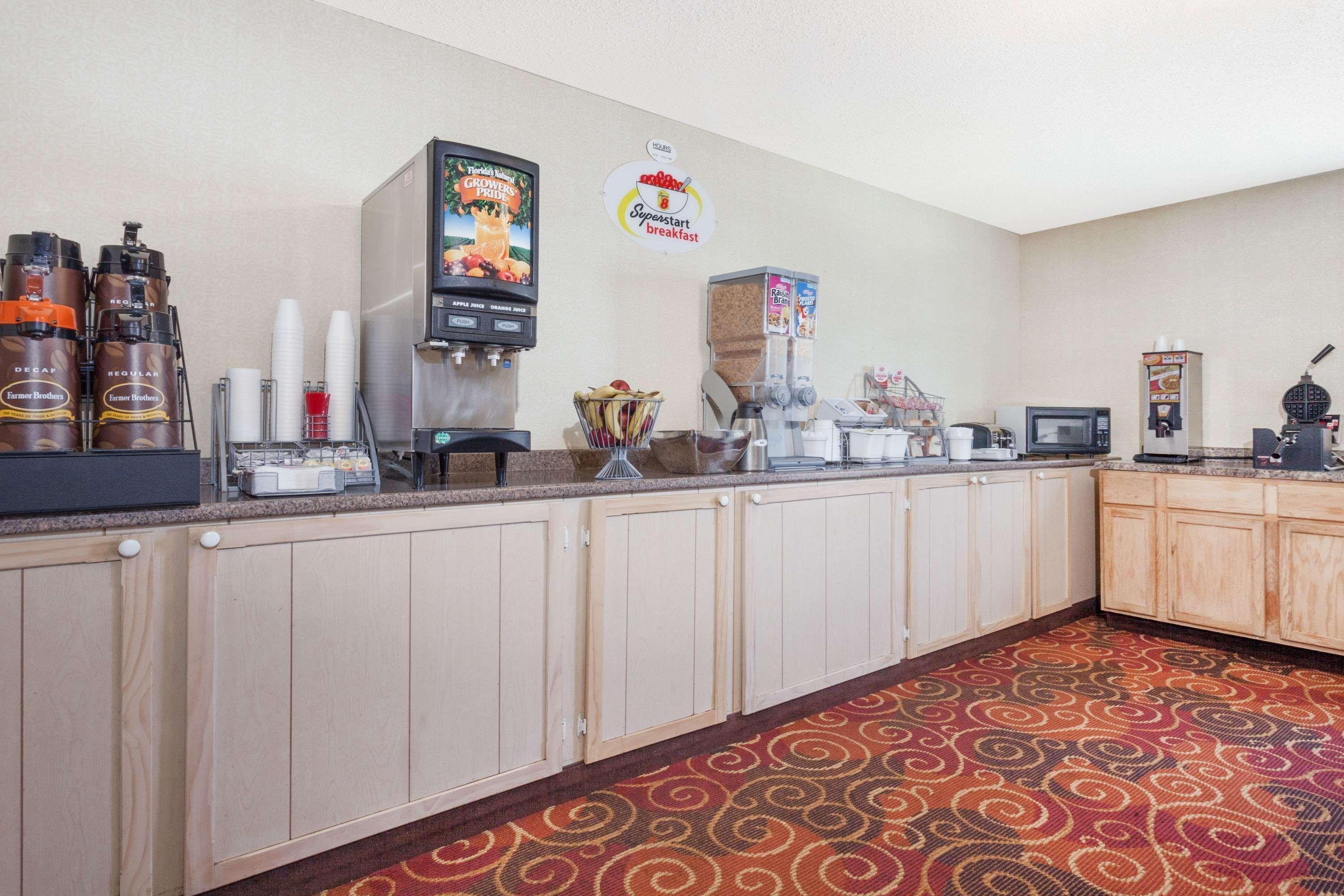 Super 8 By Wyndham Evansville North Stacer Экстерьер фото