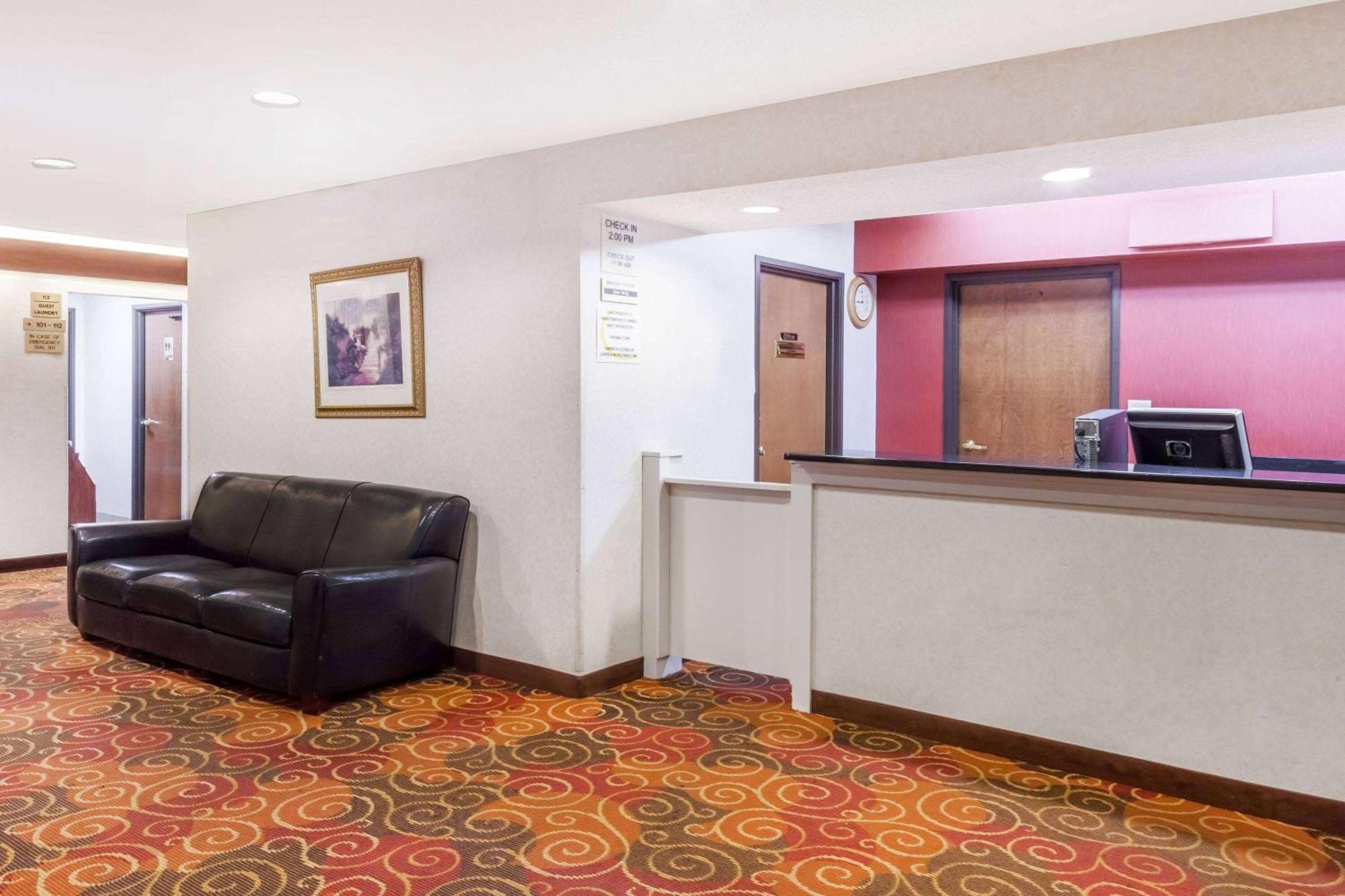 Super 8 By Wyndham Evansville North Stacer Экстерьер фото