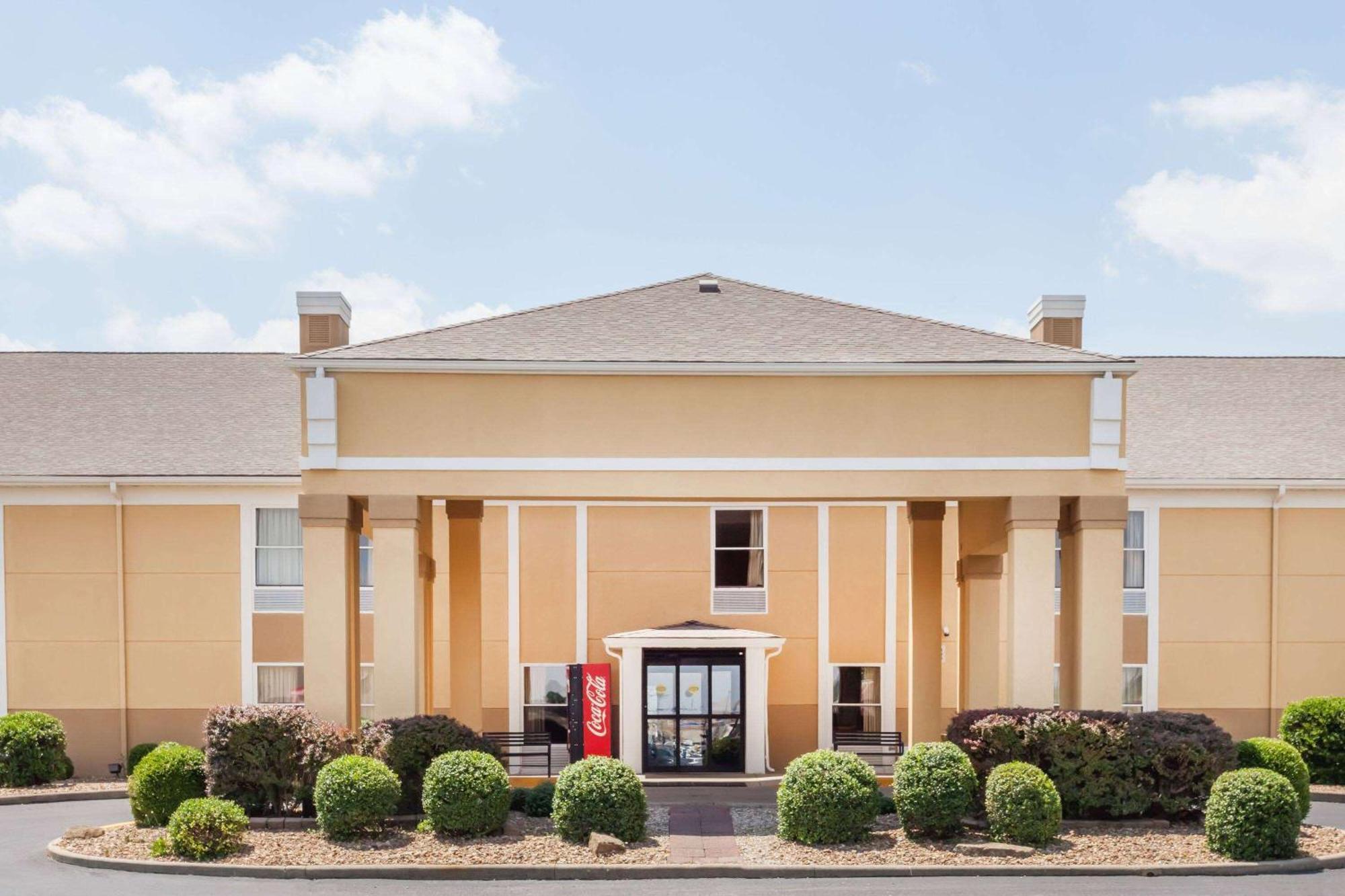 Super 8 By Wyndham Evansville North Stacer Экстерьер фото