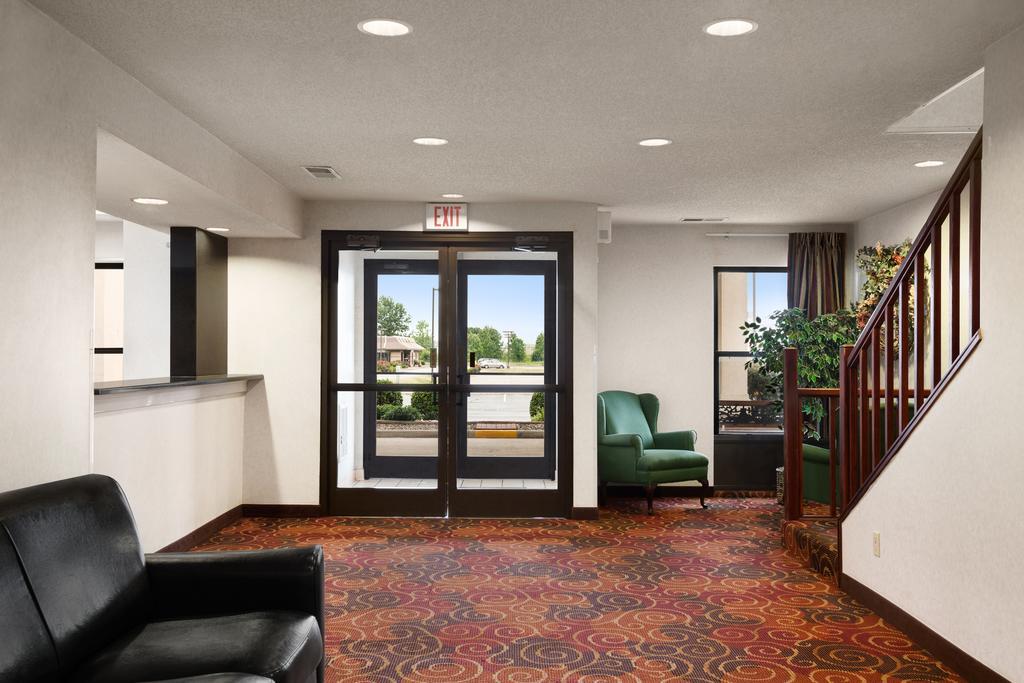 Super 8 By Wyndham Evansville North Stacer Экстерьер фото