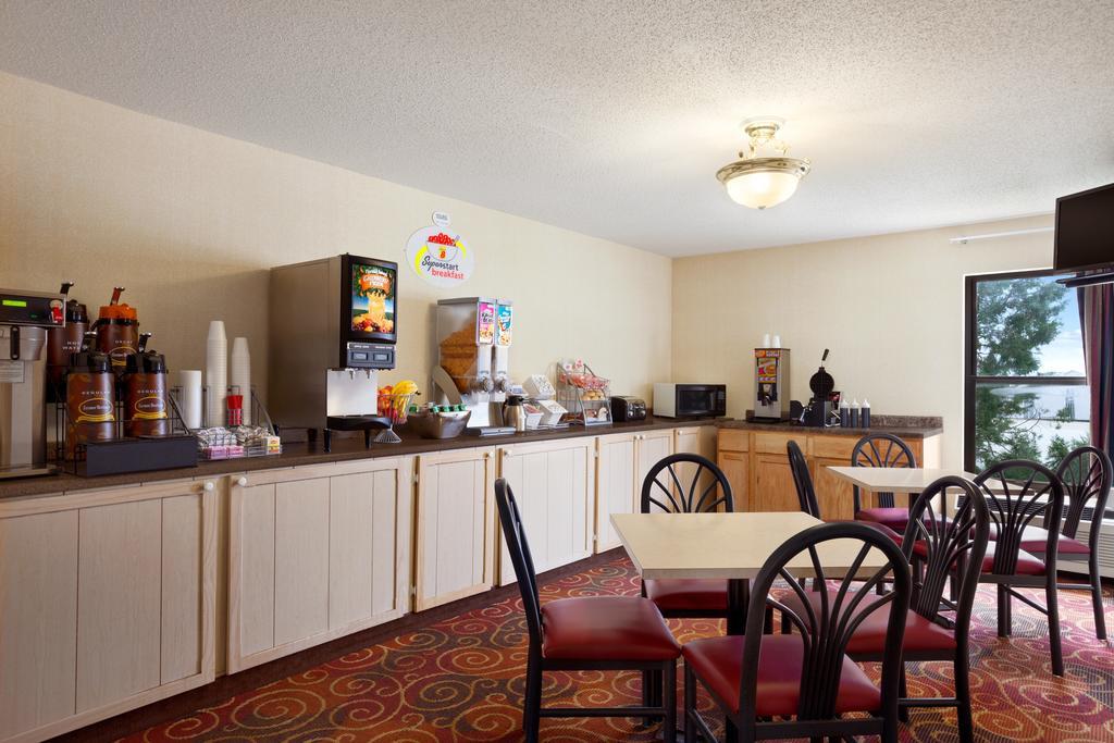 Super 8 By Wyndham Evansville North Stacer Экстерьер фото