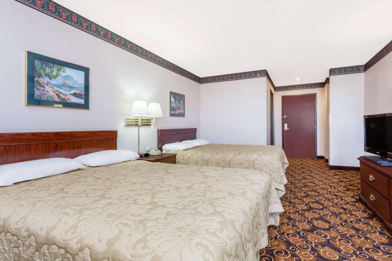 Super 8 By Wyndham Evansville North Stacer Экстерьер фото
